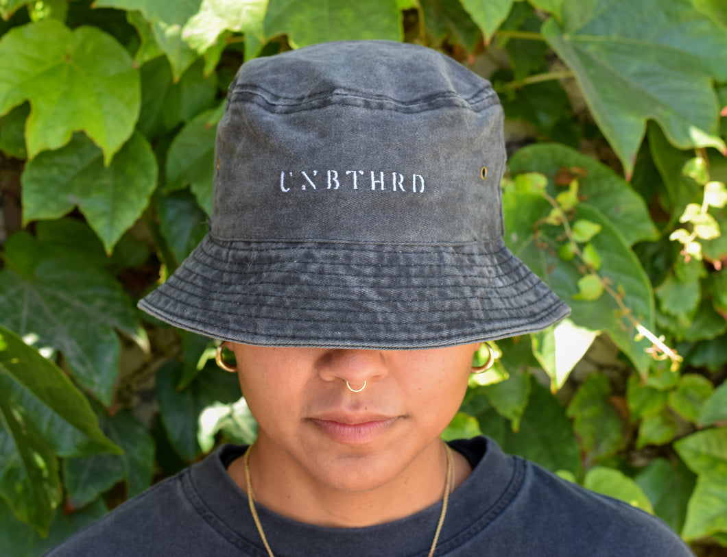 EMBROIDERED UNBTHRD LOGO VINTAGE BLACK UNISEX BUCKET HAT 